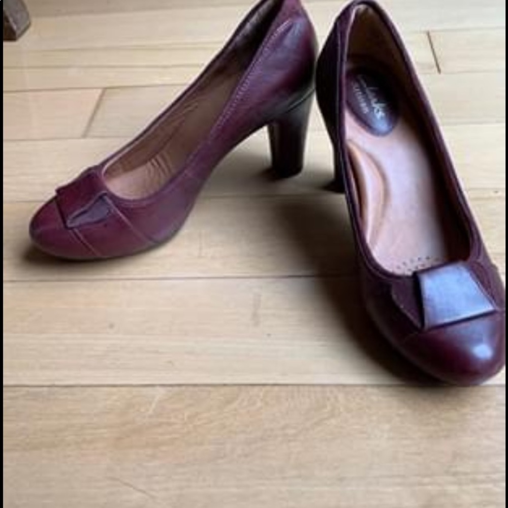 Clark’s Artisan Leather Pumps